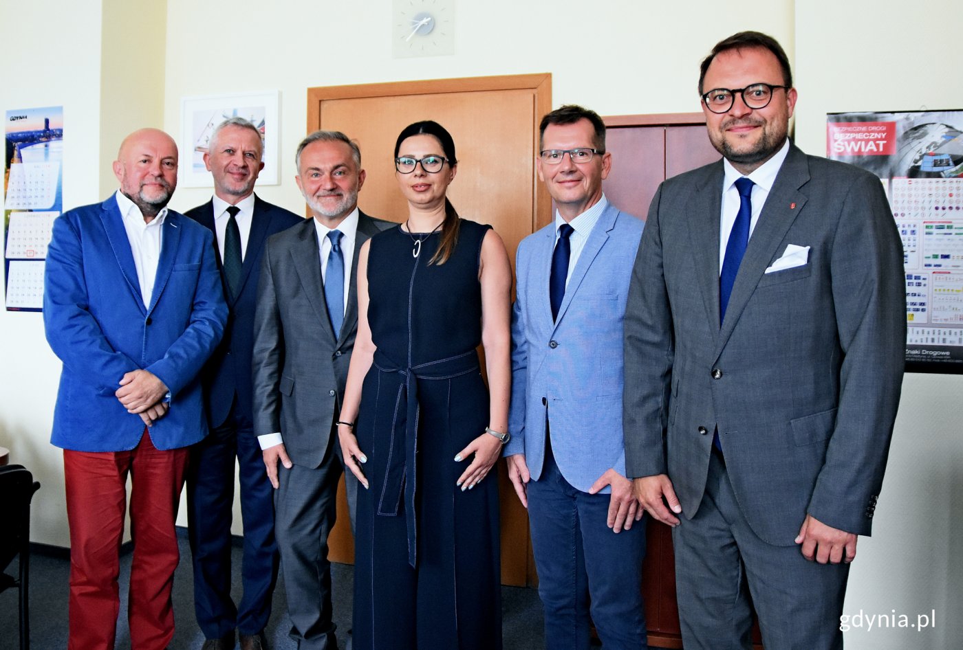 Od lewej: Roman Witowski - były dyrektor ZDiZ, Wojciech Folejewski - nowy dyrektor, Wojciech Szczurek - prezydent Gdyni, Anna Byczkowska - nowy zastępca dyrektora ZDiZ ds. ekonomicznych, Andrzej Ryński - nowy zastępca dyrektora ZDiZ ds. infrastruktury oraz Marek Łucyk - wiceprezydent Gdyni ds. rozwoju, fot. Kamil Złoch