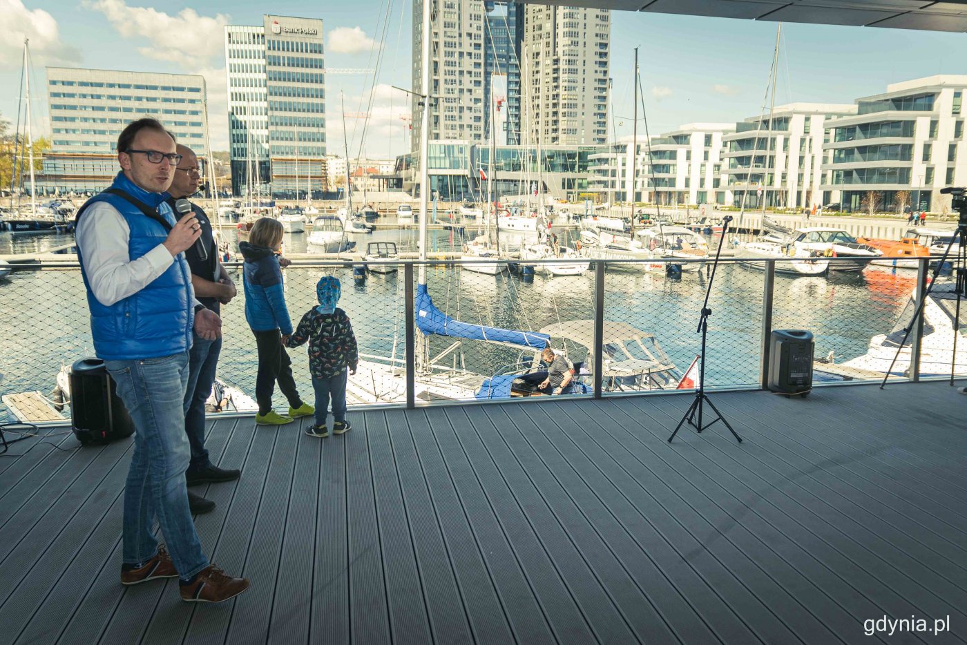 Pomyślnych wiatrów gdyńskim żeglarzom inaugurującym sezon w Marinie Yacht Park życzył Jakub Ubych (na zdjęciu) - wiceprzewodniczący Rady Miasta Gdyni, fot. Kamil Złoch