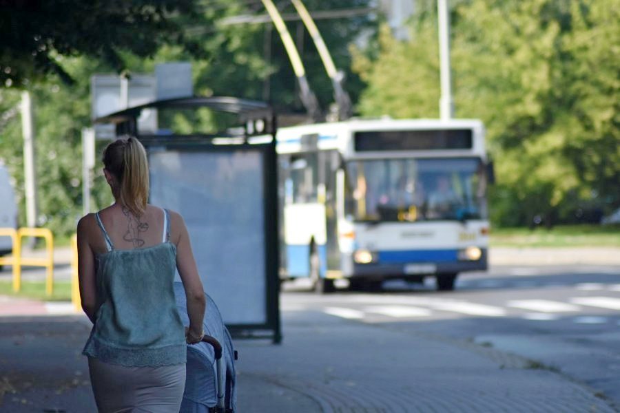 Na modernizacji zatok autobusowych zyskają pasażerowie z kilku dzielnic, m.in. Dąbrowy, fot. Lechosław Dzierżak