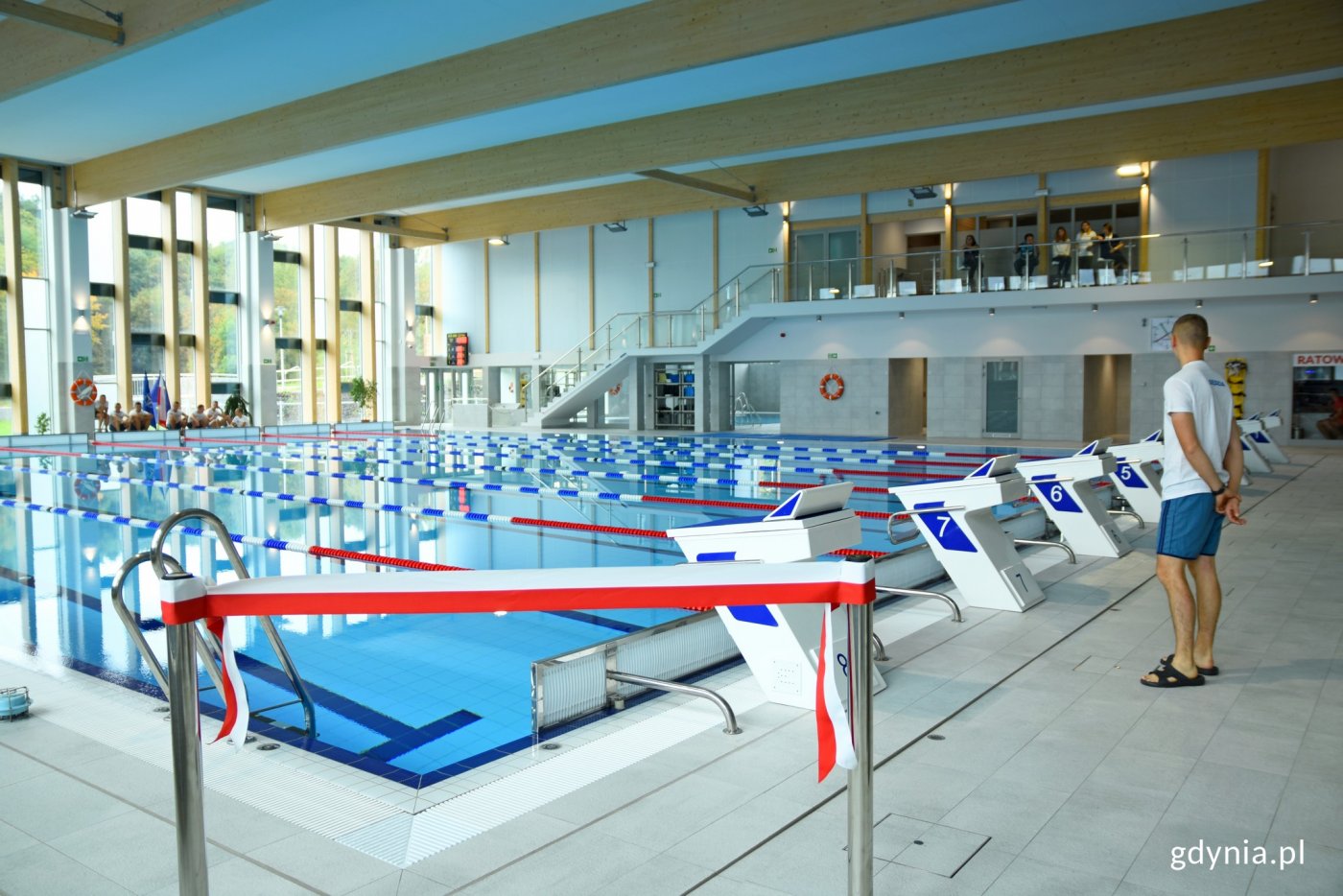 Akademickie Centrum Sportowe przy Akademii Marynarki Wojennej w Gdyni ma nowoczesną krytą pływalnię // fot. Magdalena Czernek