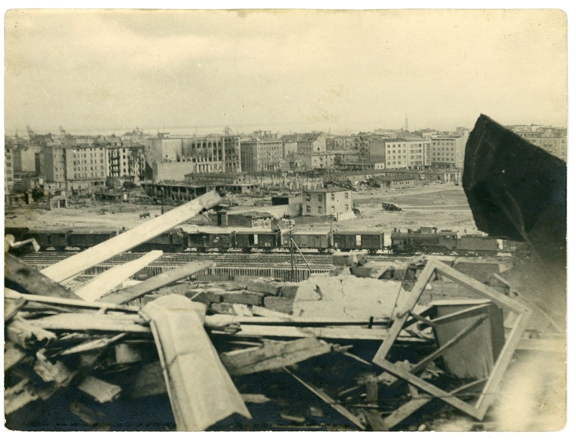 Gdynia w 1945 roku (zdj. Muzeum Miasta Gdyni ze zbiorów Gdynia w sieci – archiwum cyfrowe)