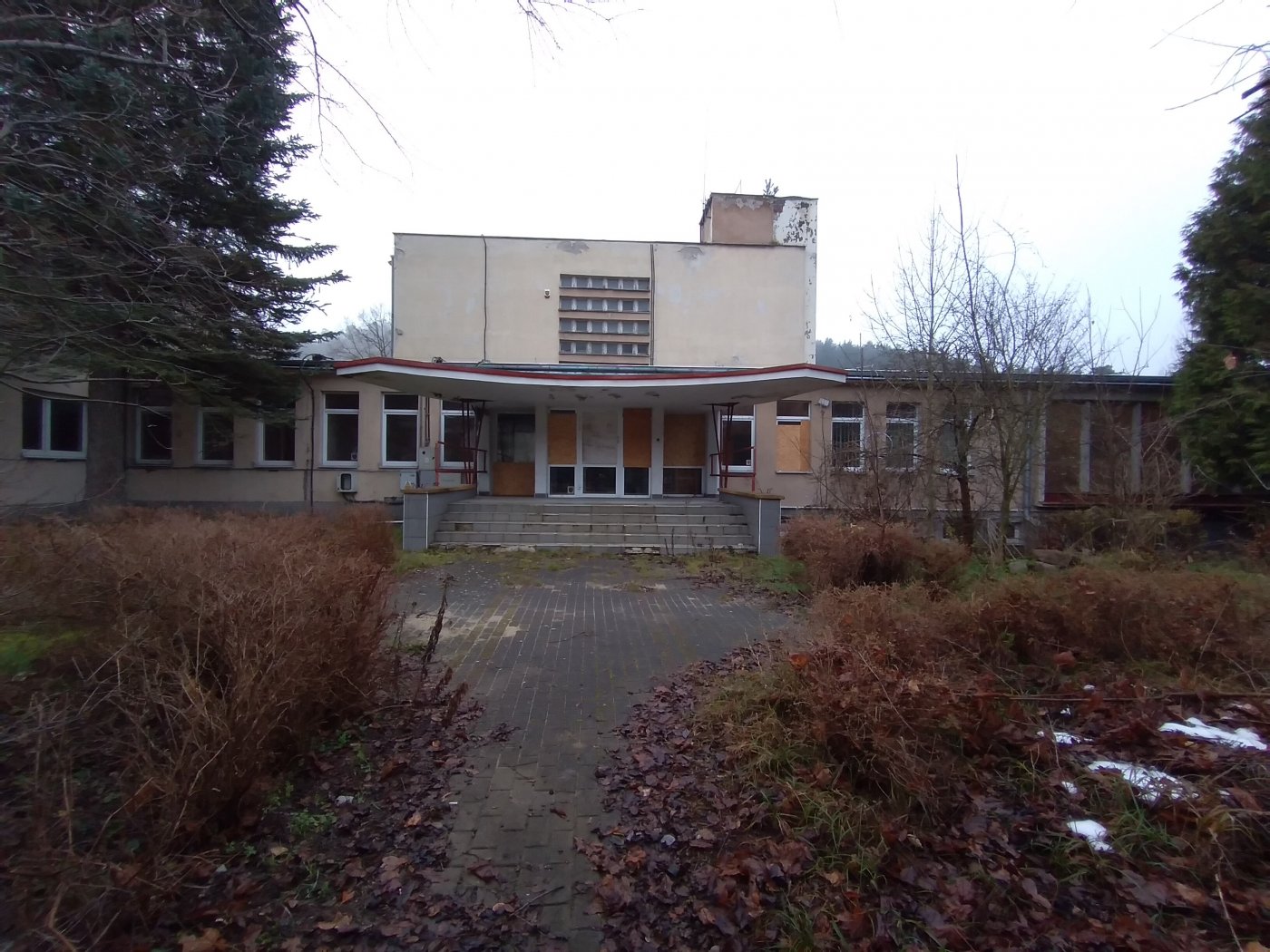 Teren z budynkiem po byłym Domu Dziecka (na zdjęciu) wymaga nowej funkcji, która będzie współgrać z otoczeniem w najbliższej okolicy, fot. mat. Wydziału Gospodarki Nieruchomościami i Geodezji Urzędu Miasta Gdyni
