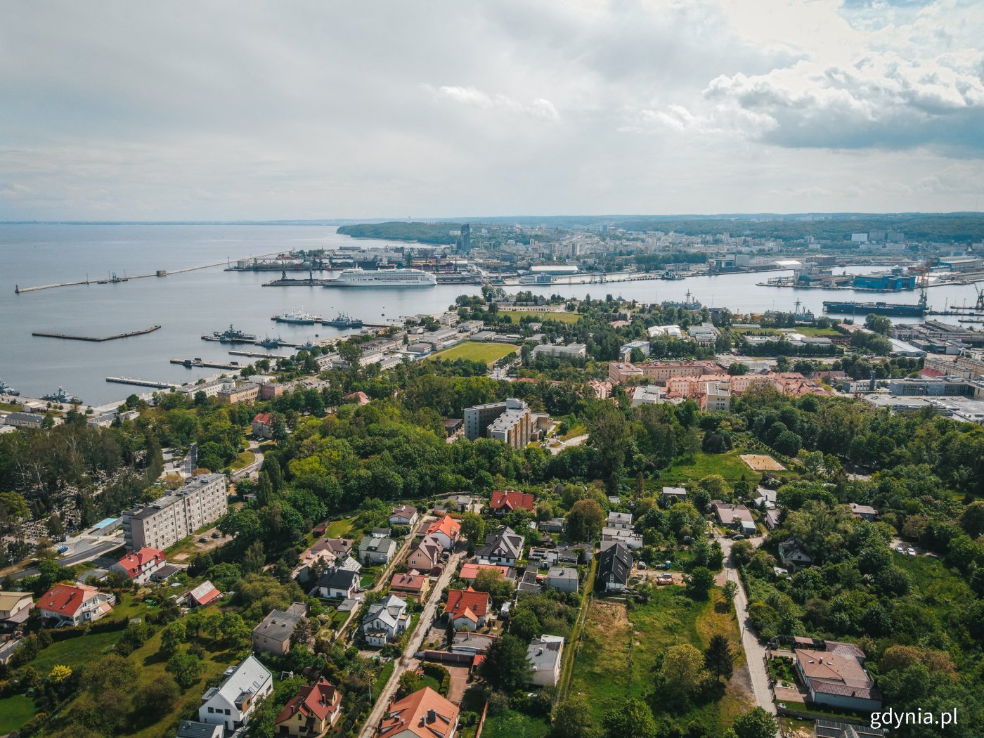 Wspólnie z Marynarką Wojenną RP, Akademią Marynarki Wojennej, PKP PLK, SKM i Stocznią Marynarki Wojennej gdyński samorząd pracuje nad projektem, który umożliwi poprowadzenie linii kolejowej do północnych dzielnic Gdyni - z Gdyni Głównej na Oksywie i z Rumi na Oksywie. , fot. Marcin Mielewsk