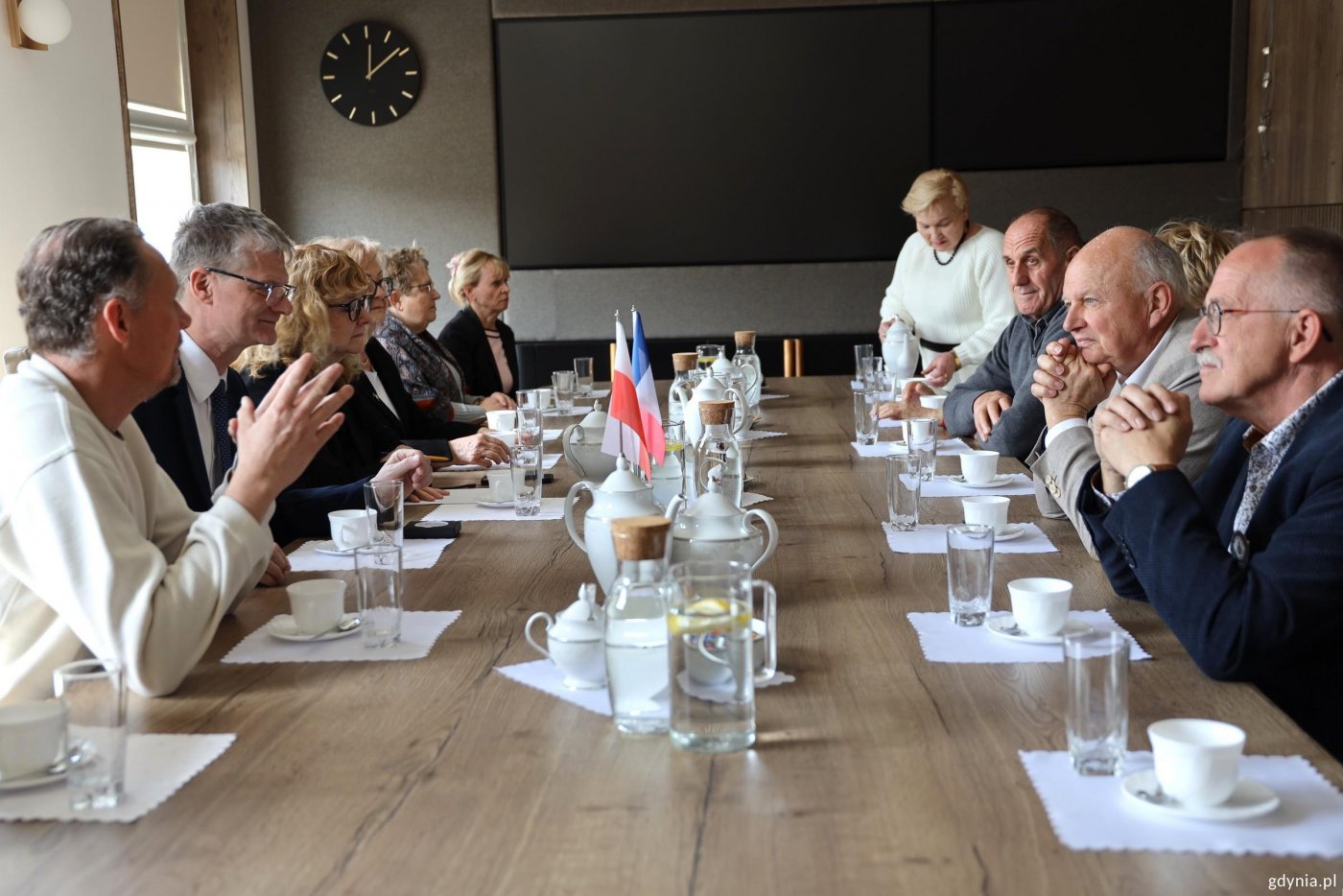 Delegacje z Gonneville La Malet i Kosakowa przyjął wiceprezydent Gdyni Rafał Geremek (fot. Magda Śliżewska)