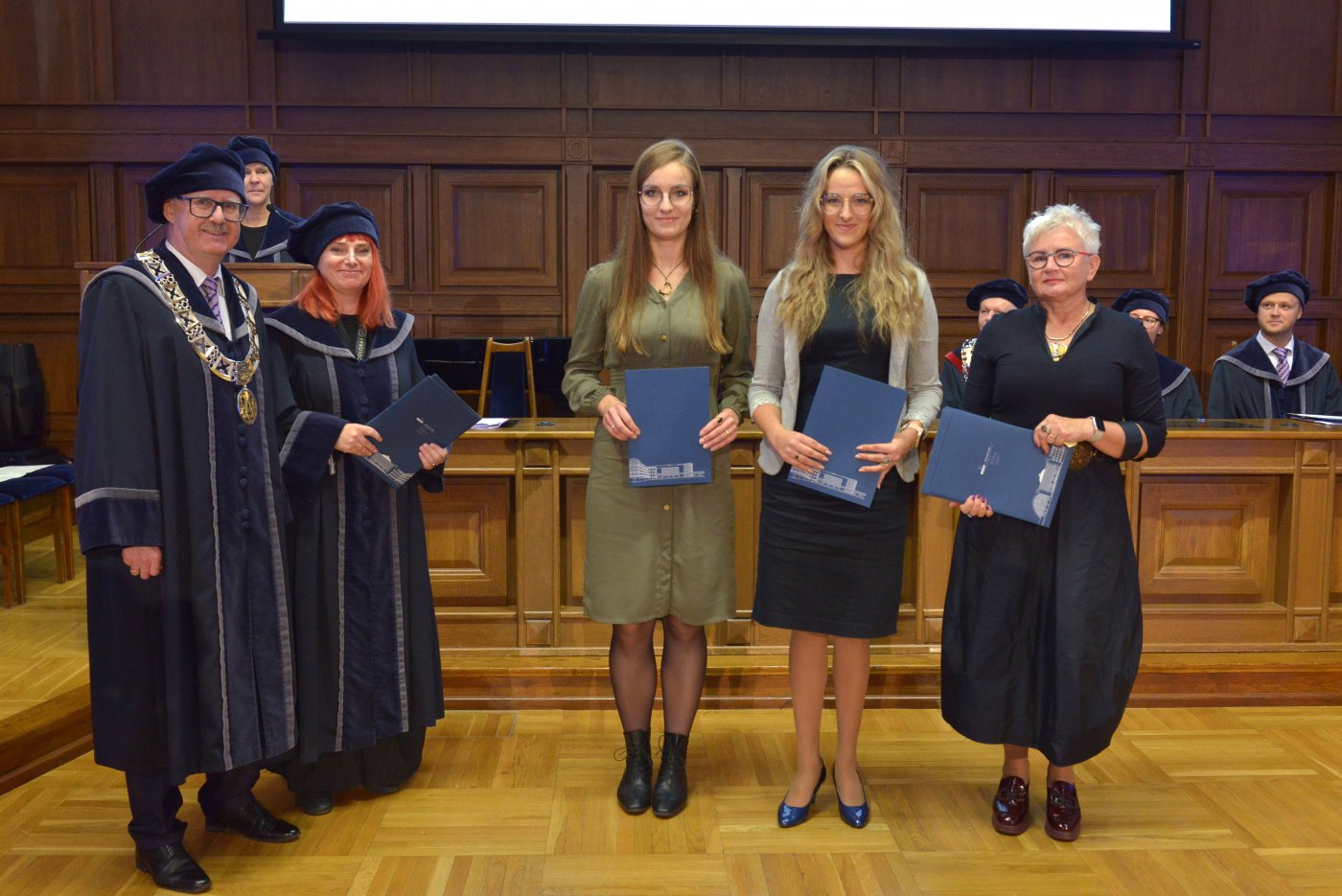 Na zdjęciu od lewej: prof. dr hab. inż. arch. Jakub Szczepański, dr inż. arch. Justyna Borucka, mgr inż. arch. Magdalena Nowicka, mgr inż. arch. Pamela Dołęga, Architekt Miasta Renata Stelmach (fot. Krzysztof Krzempek)