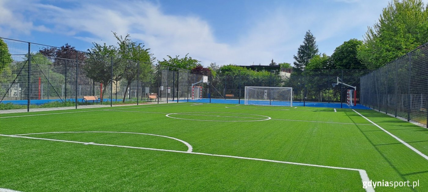 Boisko przy ZSO nr 6 to jeden z obiektów otwartych latem dla wszystkich osób zainteresowanych (fot. Gdyńskie Centrum Sportu, archiwum)