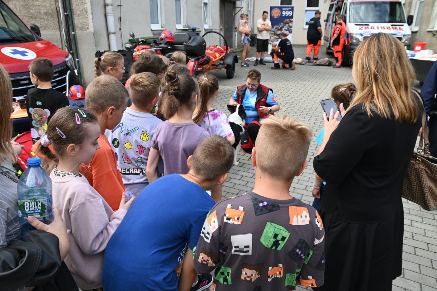 Dzieci i dorośli bardzo licznie wzięli udział w obchodach Dnia Ratownika Medycznego w Gdyni (fot. Magdalena Starnawska)