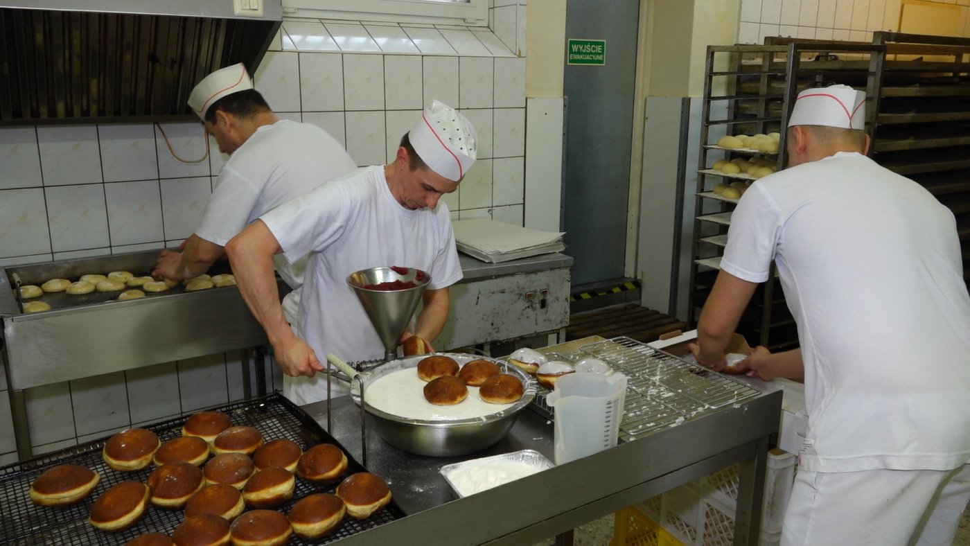 Cukiernie i piekarnie pracują na wysokich obrotach już na kilka dni przed tłustym czwartkiem // fot. Sławomir Okoń