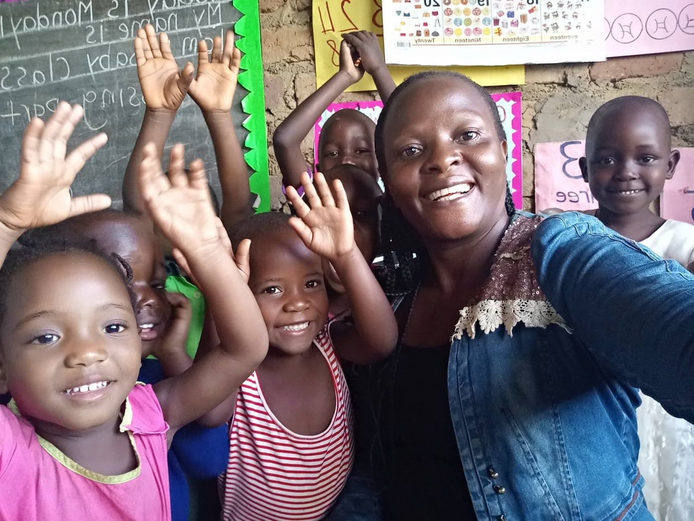 Uczniowie z Able Nursery School w Ugandzie pozdrawiają uczniów SP31 w Gdyni Cisowej