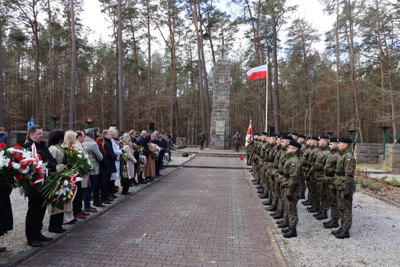 Uroczystości upamiętniające masowe egzekucje w Lasach Piaśnickich (fot. materiały prasowe IPN w Gdańsku)