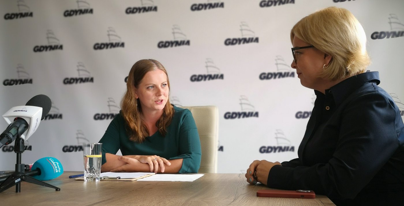 Jesteśmy gotowi na to, aby nieustannie czynić Gdynię lepszym miejscem do życia. Na zdjęciu prezydent Aleksandra Kosiorek i wiceprezydent Oktawia Gorzeńska (fot. Małgorzata Kaliszewska)