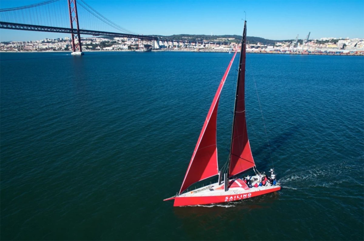 W zawodach udział bierze polska załoga - Sailing Poland. Na zdjęciu widoczna jednostka, którą będzie można zobaczyć również w Gdyni // fot. Robert Hajduk (Jacht Sailing Poland)