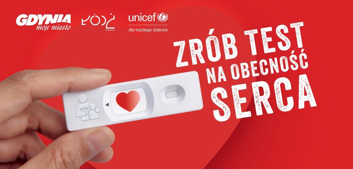 Materiały promujące rodzicielstwo zastępcze są w zakresie projektu graficznego kampanii objęte autorskimi prawami majątkowymi Miasta Łodzi - Centrum Administracyjnego Pieczy Zastępczej - autora kampanii „Rodzina jest dla dzieci”, dotyczącej projektu realizowanego we współpracy z Biurem UNICEF ds. Reagowania na Potrzeby Uchodźców w Polsce''. 