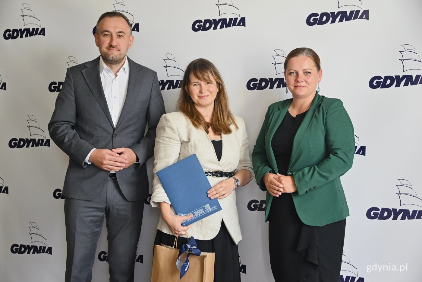 Na zdjęciu (od lewej): wiceprezydent Tomasz Augustyniak, pełnomocniczka ds. rewitalizacji Agnieszka Jurecka-Fryzowska, prezydent Gdyni Aleksandra Kosiorek (fot. Dominika Sobiech)
