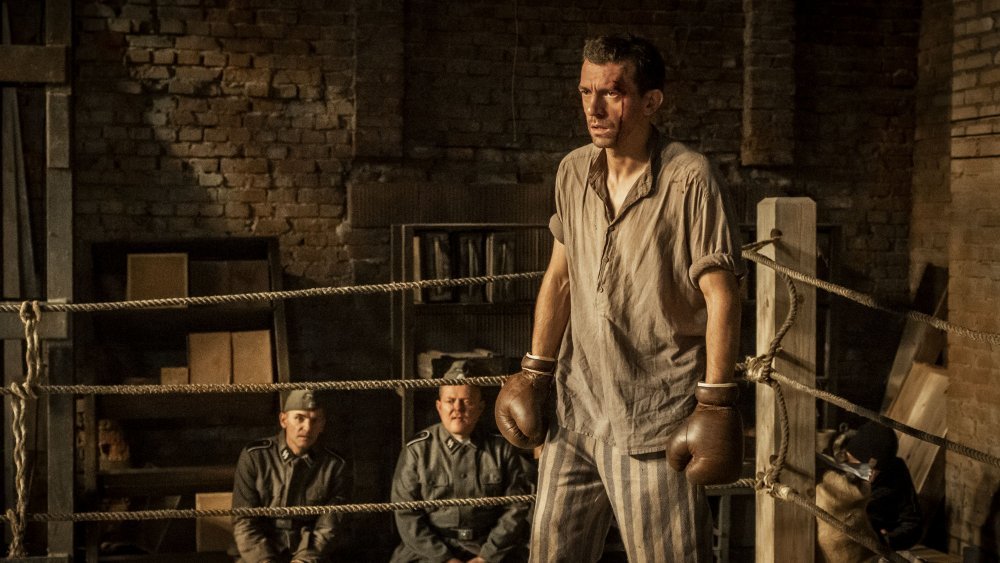 „Mistrz”, czyli pełnometrażowy debiut absolwenta Gdyńskiej Szkoły Filmowej z szansą na Złote Globy. To poruszająca opowieść o życiu Tadeusza „Teddy’ego” Pietrzykowskiego, w którego wcielił się Piotr Głowacki (na zdjęciu), fot. kadr z filmu / mat. prasowe
