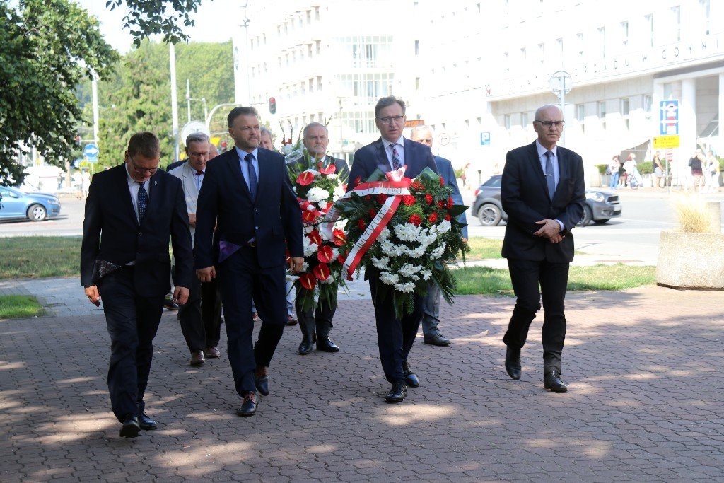 W uroczystości na placu Wolnej Polski wzięli udział m.in. Wojciech Szczurek,Jarosław Szarek, Adam Chlebowicz, Andrzej Kołodziej//fot. Instytut Pamięci Narodowej o. Gdańsk