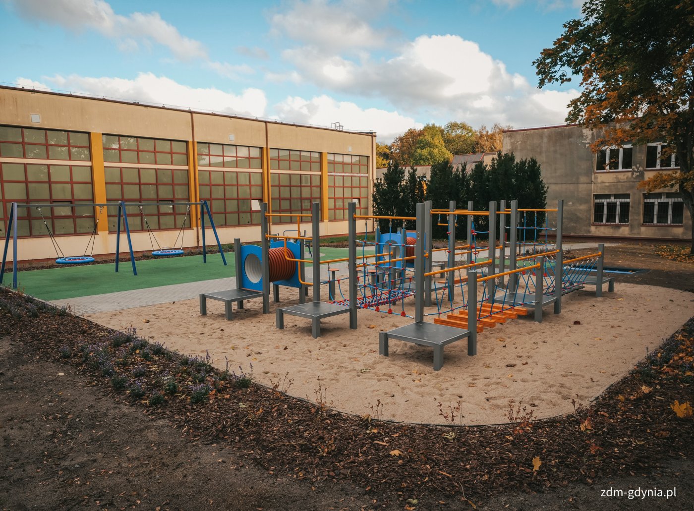 Integracyjny plac zabaw przy ZSP nr 6 w Gdyni już otwarty (fot. Marcin Mielewski, Zarząd Dróg Miejskich)