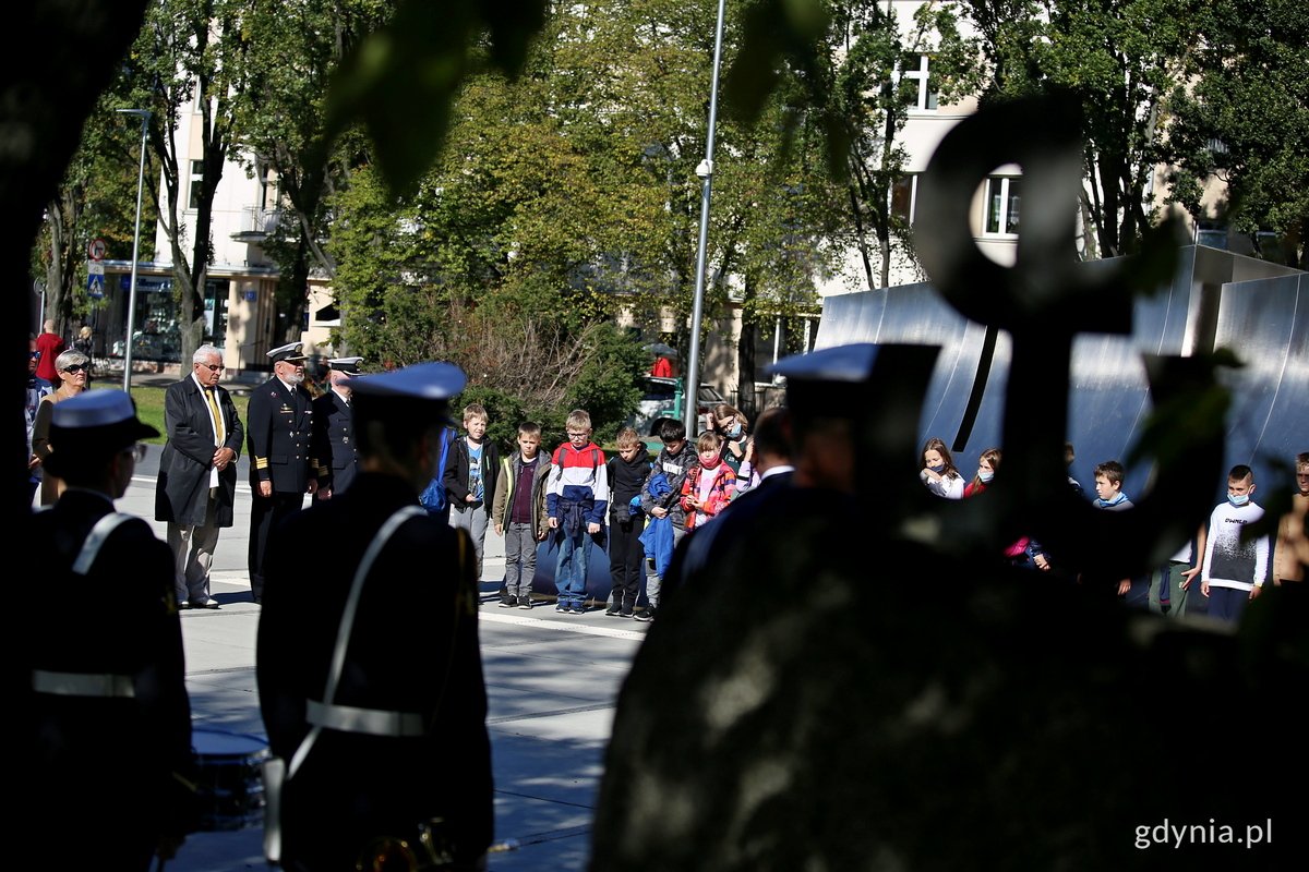 Uroczystości z okazji 82. rocznicy utworzenia Polskiego Państwa Podziemnego odbyły się przy przed pomnikiem Armii Krajowej na skwerze Kościuszki // fot. Przemysław Kozłowski