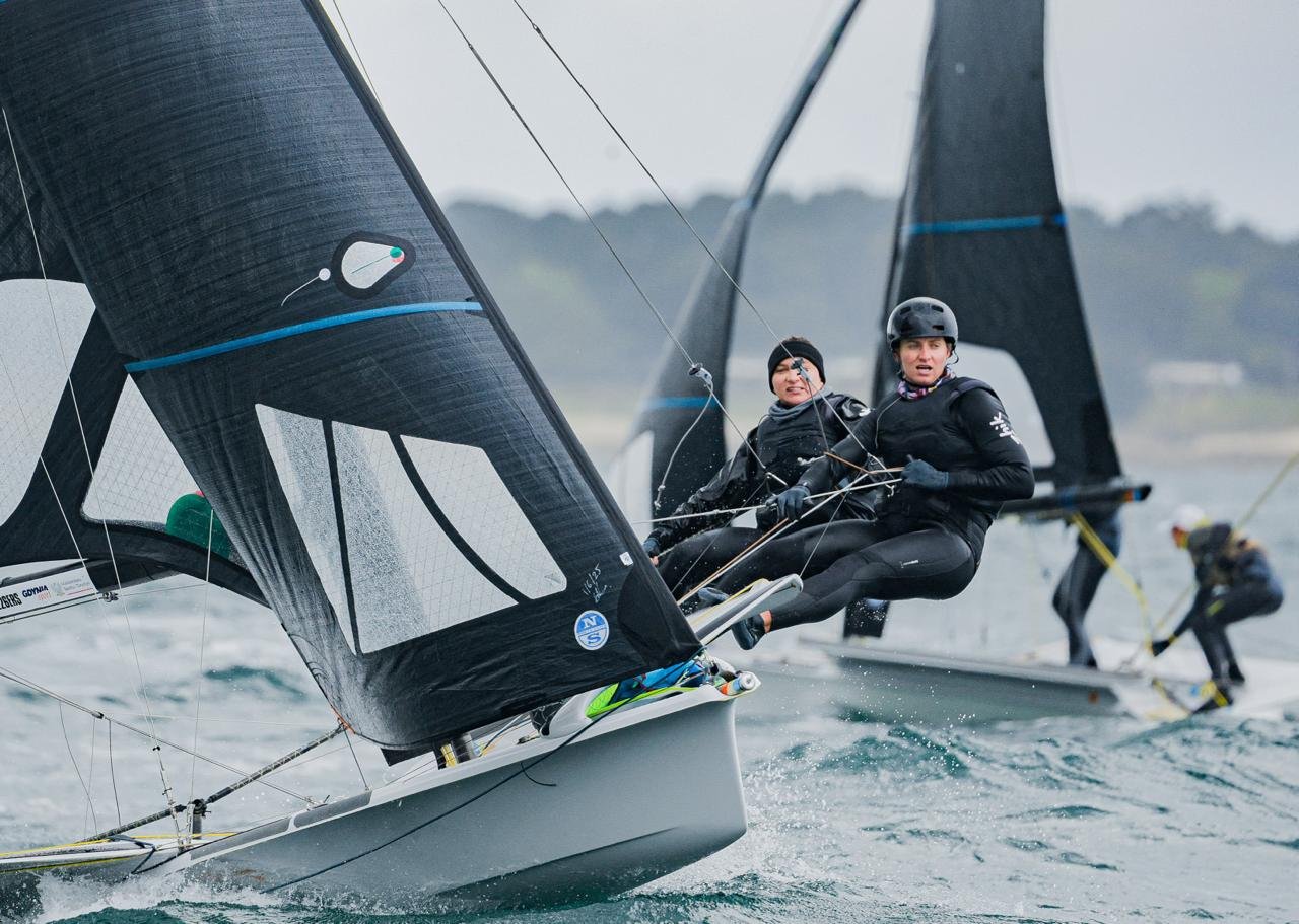 Gdynianka z załogantką jest autorką pierwszego w historii medalu MŚ dla polskiej załogi w olimpijskich klasach skiffowych (fot. Sailing Energy)