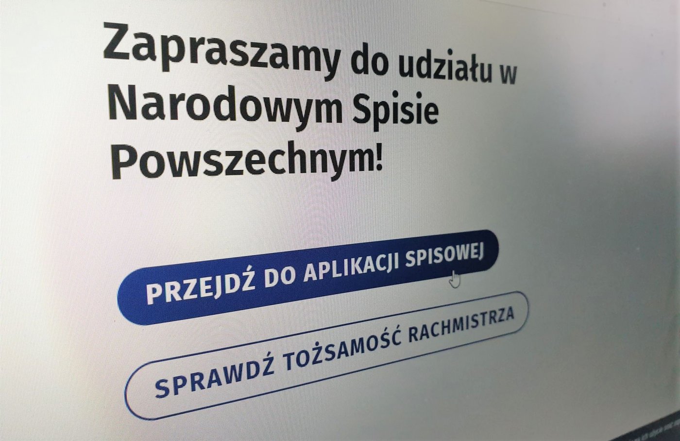 Zdjęcie ekranu komputera ze stroną internetową spisu powszechnego