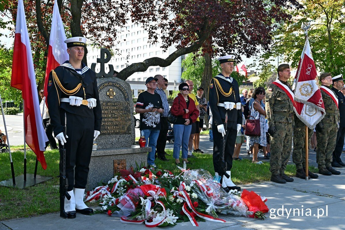 Uroczystości upamiętniające bohaterów powstania warszawskiego rozpoczną się 1 sierpnia o godz. 10:00 pod pomnikiem Armii Krajowej (fot. Magdalena Czernek, zdjęcie archiwalne)