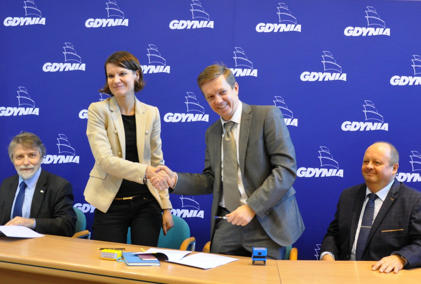 Grupa Zakupowa Gaz pod przewodnictwem Gdyni podpisała dziś umowę na kompleksową dostawę gazu ziemnego na rok 2018