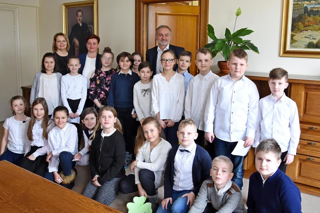 Uczniowie z III B Szkoły Podstawowej nr 31 z Gdyni u prezydenta Wojciecha Szczurka // fot. Michał Kowalski