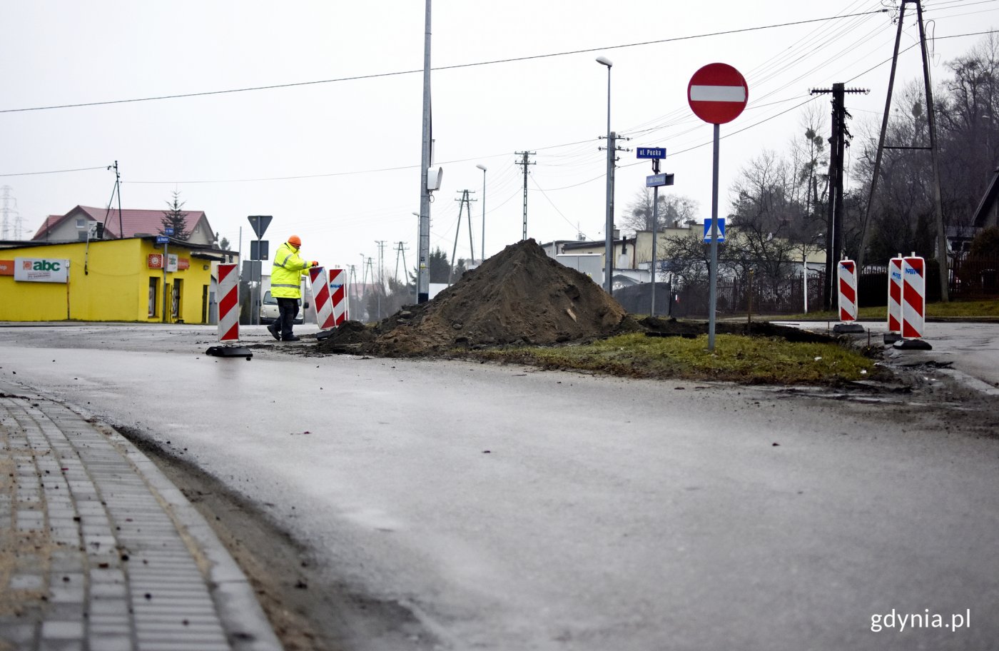 Dotychczasowe skrzyżowanie zmieni się w tymczasowe rondo z jednym pasem, które upłynni ruch, fot. Kamil Złoch