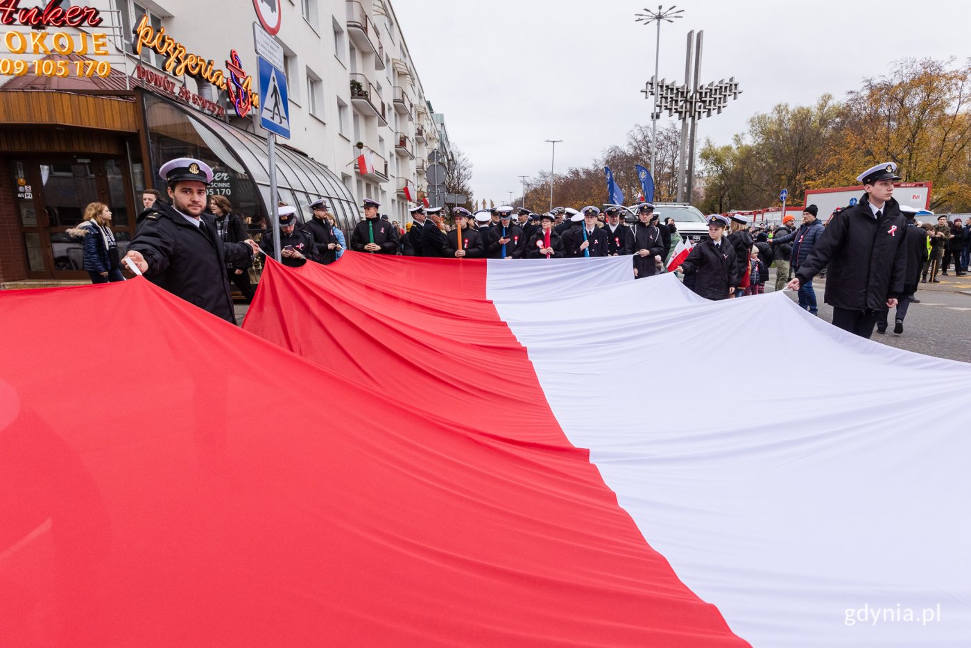 Z okazji Narodowego Święta Niepodległości ulicami Gdyni przeszła parada // fot. Karol Stańczak