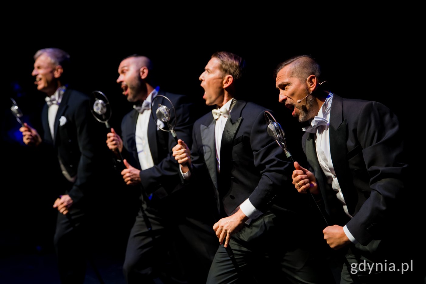 Gdyńskie środowisko kultury przygotowało na stulecie Gdyni kilkanaście wyjątkowych wydarzeń. Na zdjęciu występ Chóru „Dana” podczas konferencji prasowej w Teatrze Muzycznym (fot. Paweł Budziński) 