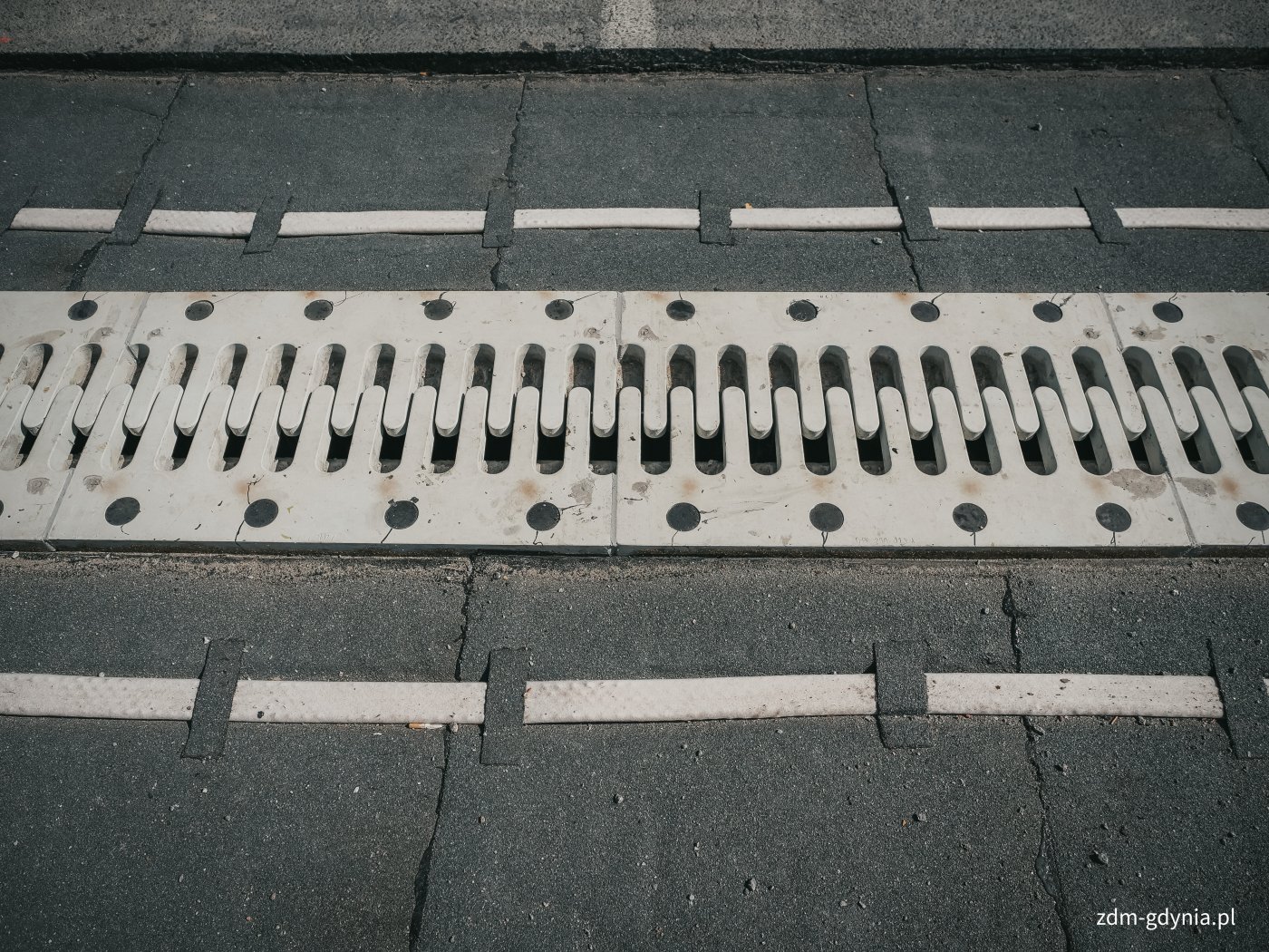 Odbudowano uszkodzony przegub konstrukcyjny, wykonano betonowanie jego kluczowych elementów, zamontowano nową dylatację (fot. Marcin Mielewski)