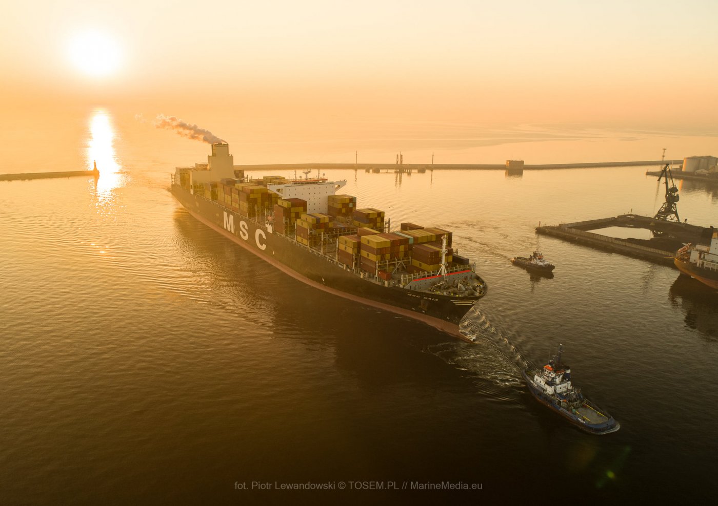 MSC Gaia wchodzi do portu w Gdyni // fot. Piotr Lewandowski (zdjęcie pochodzi z facebookowej grupy Gdynia w obiektywie)