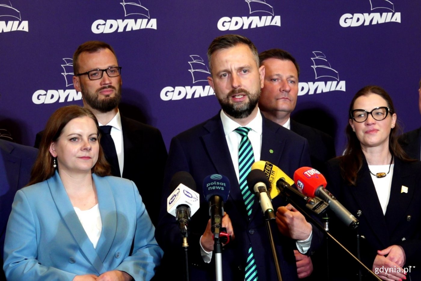 W konferencji prasowej, która odbyła się w Pomorskim Parku Naukowo-Technologicznym, uczestniczyli m.in.: (od lewej) Aleksandra Kosiorek – prezydent Gdyni, Maciej Samsonowicz – doradca ministra obrony narodowej, Władysław Kosiniak-Kamysz – minister obrony narodowej, Krzysztof Paszyk – minister rozwoju i technologii oraz posłanka Wioleta Tomczak (fot. Michał Sałata)