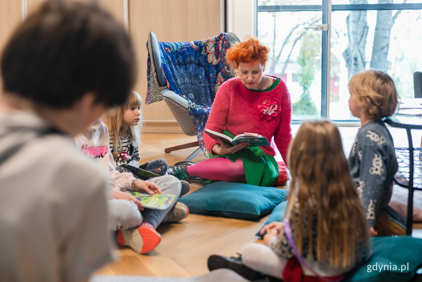 Podczas jednego ze spotkań w ramach Festiwalu Literatury Dziecięcej „Koci Łapci” najmłodsi mieszkańcy mogli wziąć udział w czytaniu bajek // fot. Karol Stańczak