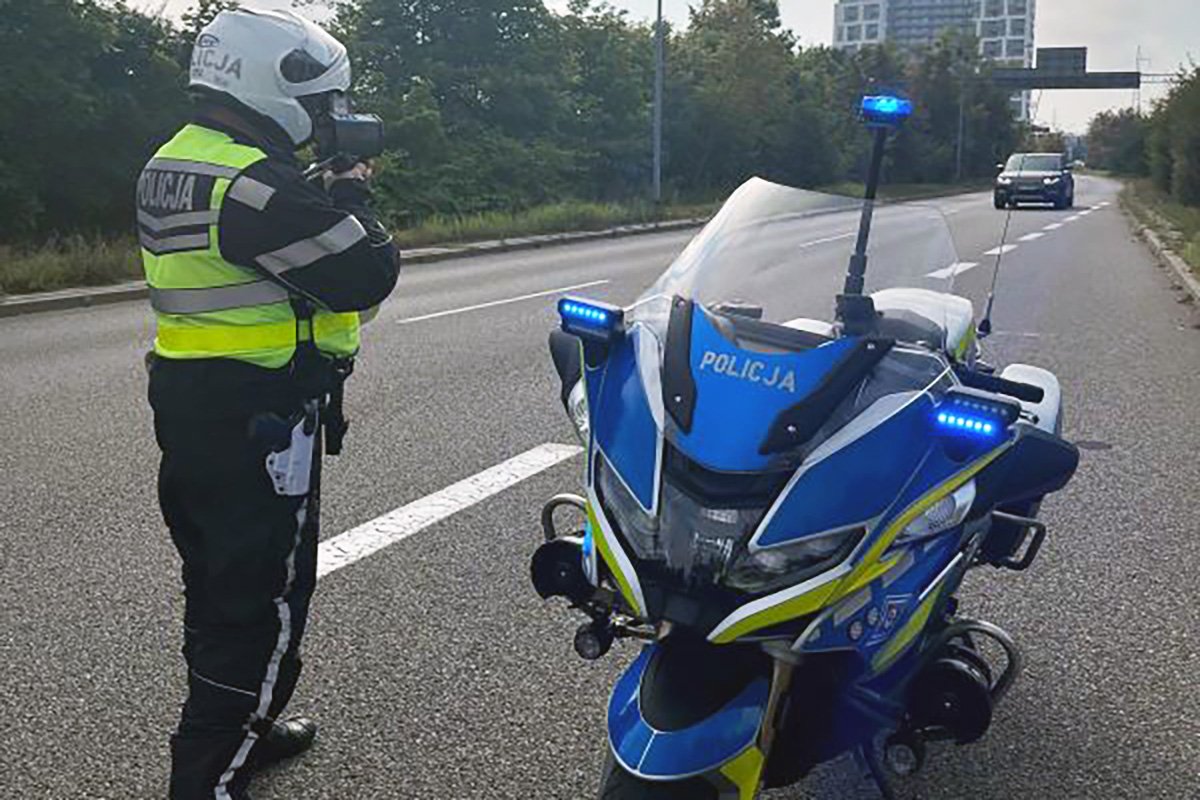 Gdyńscy policjanci apelują o rozważną jazdę   (fot.: KMP w Gdyni)