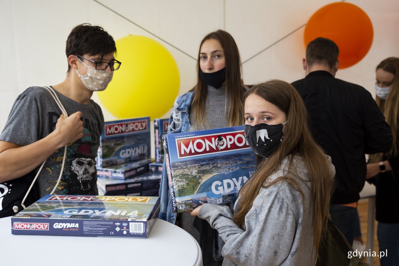 Premiera gry Monopoly Gdynia okazała się ogromnym sukcesem. Gdynianie i miłośnicy miasta chętnie sięgnęli po grę, szybko wykupując 3000 egzemplarzy w ramach pierwszego nakładu // fot. Przemysław Kozłowski