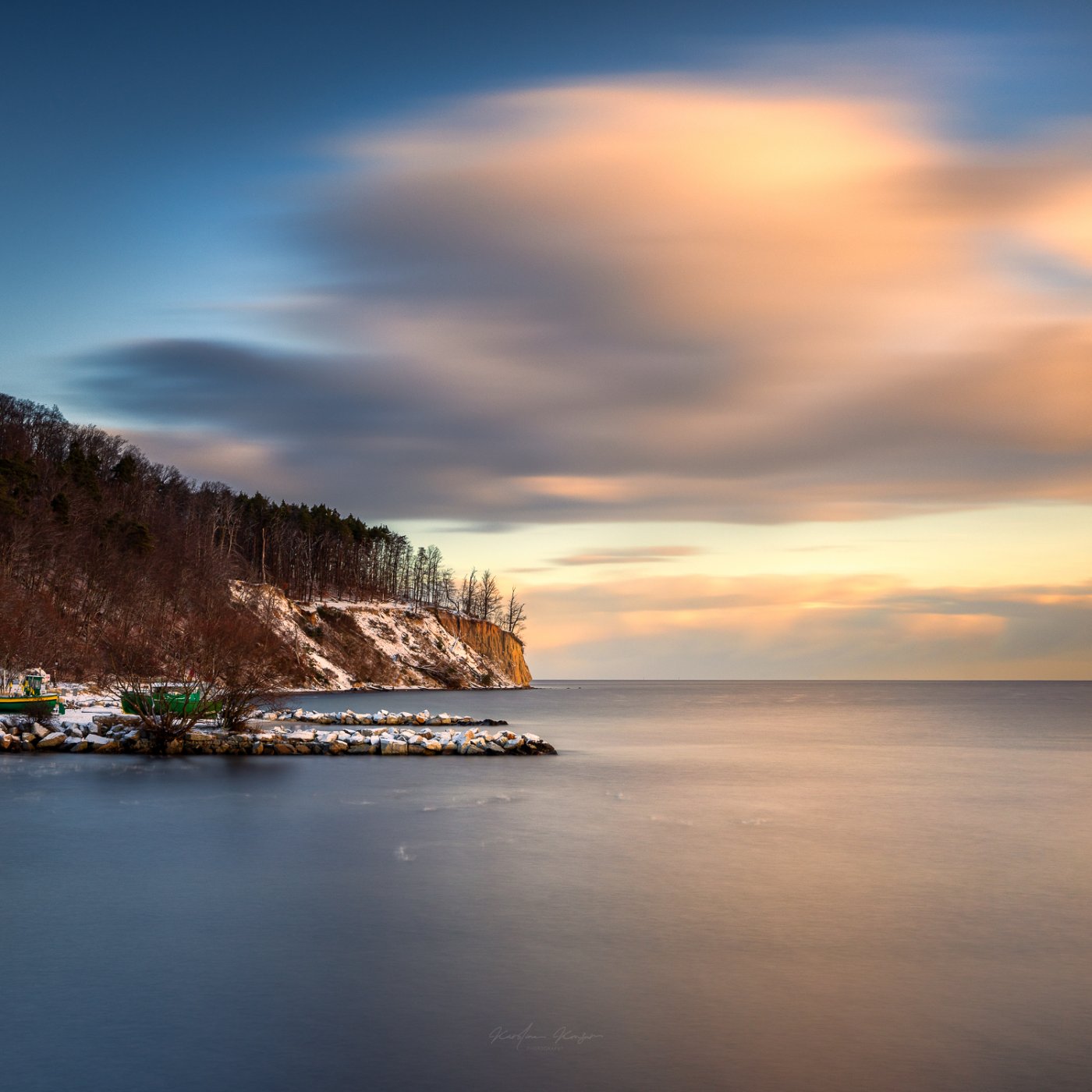 Klif Orłowski widziany z molo (Karolina Konsur Photography) // zdjęcie z naszej grupy Gdynia w obiektywie)