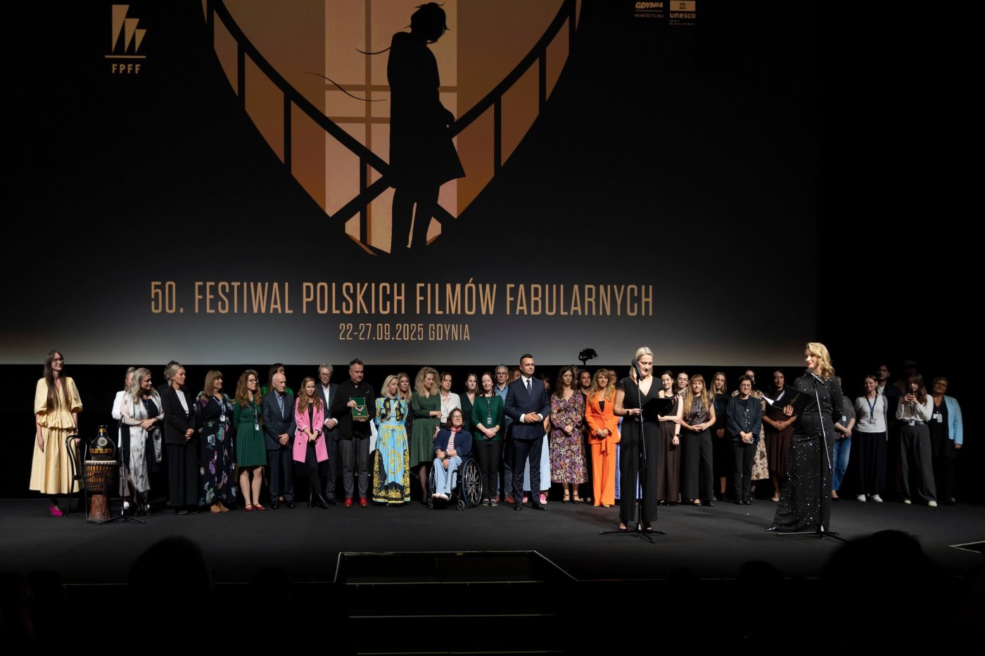 Podczas gali otwarcia organizatorzy wręczyli medale „Zasłużony Kulturze Gloria Artis”. Złoty Medal otrzymała Pomorska Fundacja Filmowa w Gdyni (fot. Anna Rezulak) 
