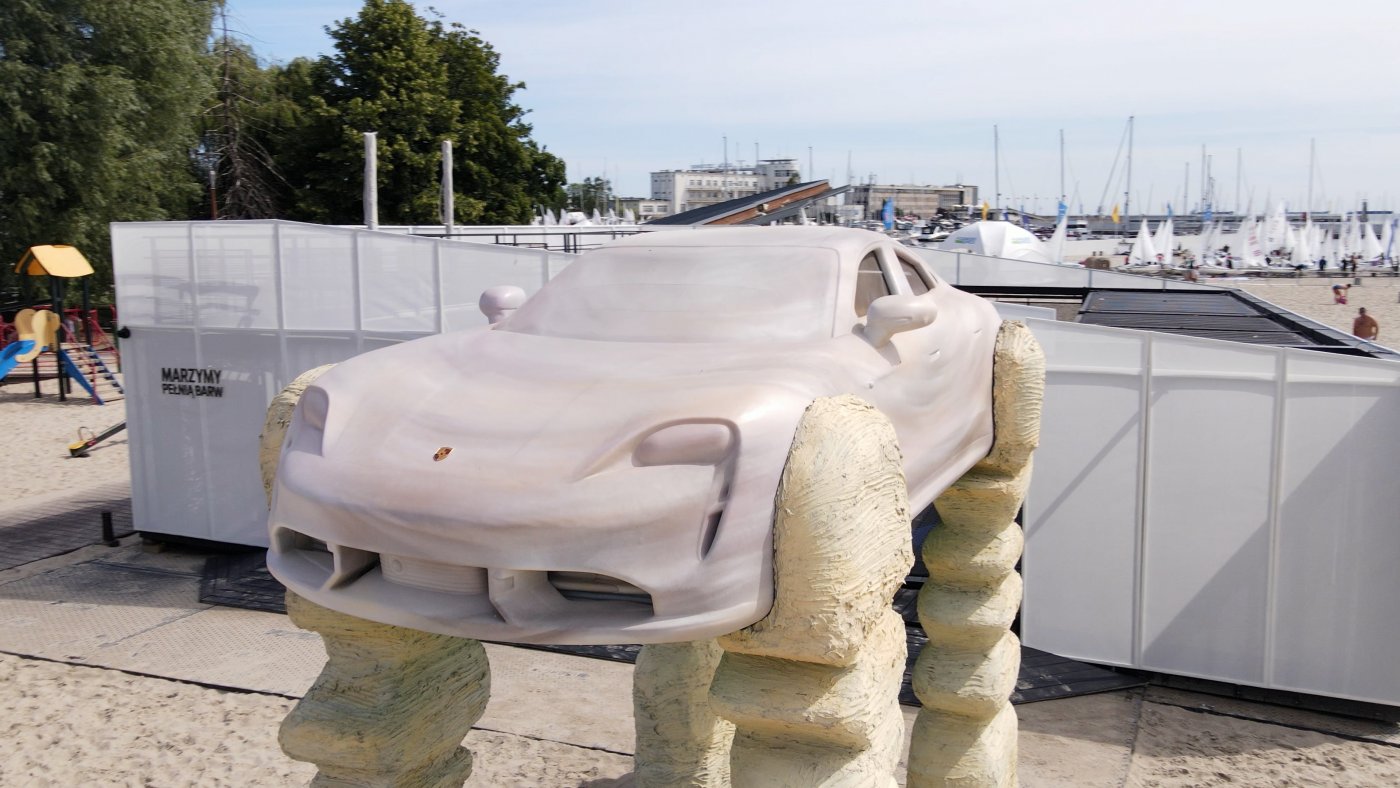 Porsche na plaży miejskiej #wGdyni fot. Konrad Maćkowiak 