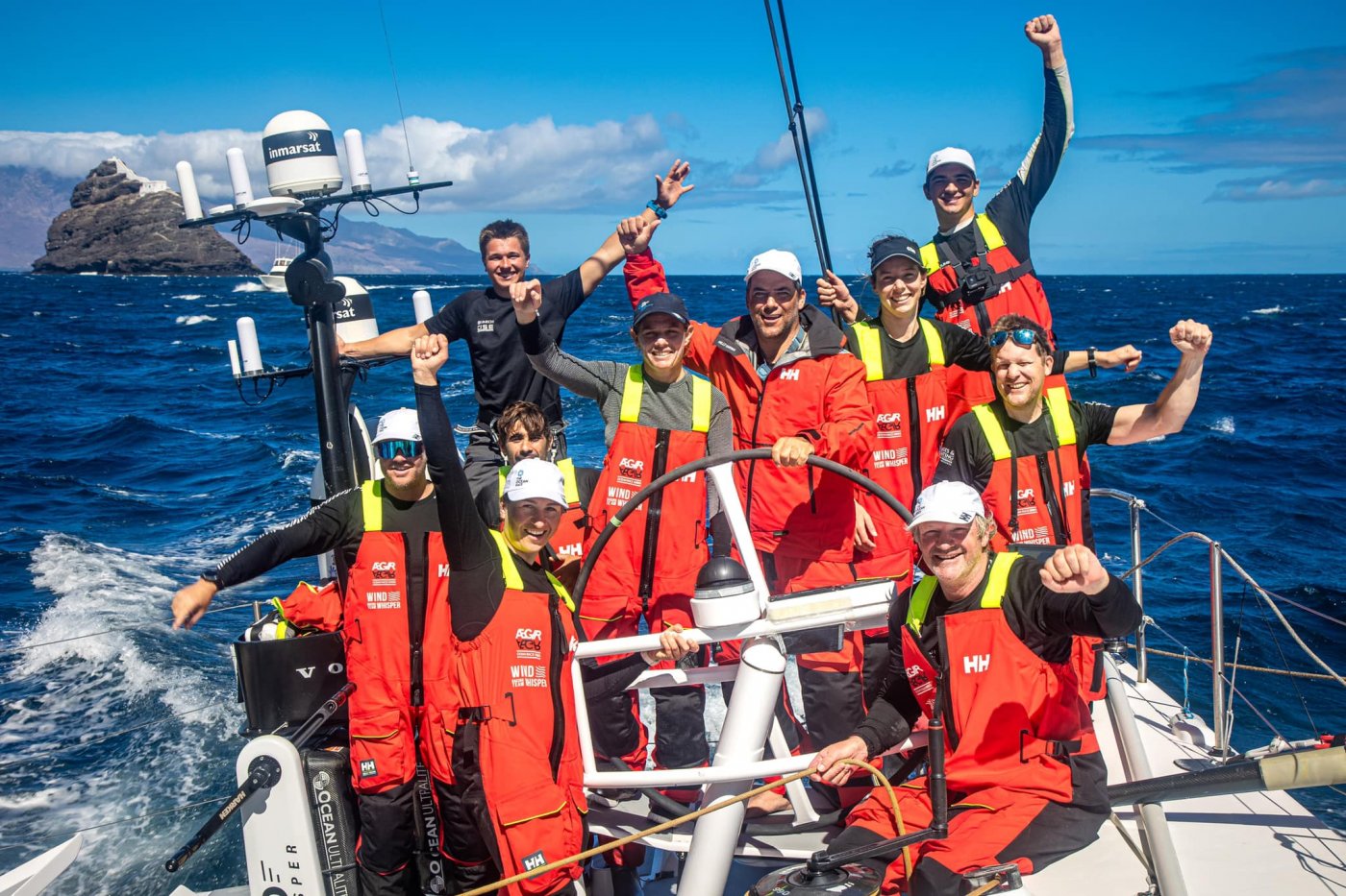 Polski jacht wygrał pierwszy  etap The Ocean Race. Na zdjęciu: zwycięska załoga. Fot. Tomasz Piotrowski 