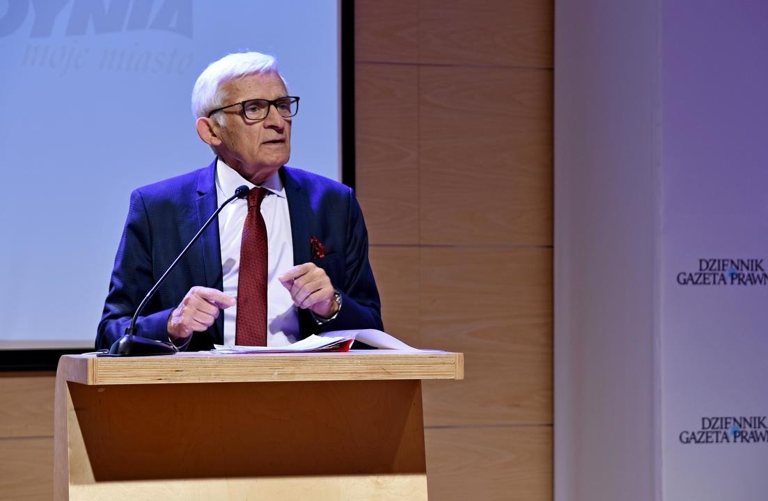 Były premier RP, Jerzy Buzek był jednym z najbardziej oczekiwanych prelegentów tegorocznego kongresu „Perły Samorządu”, fot. Kamil Złoch