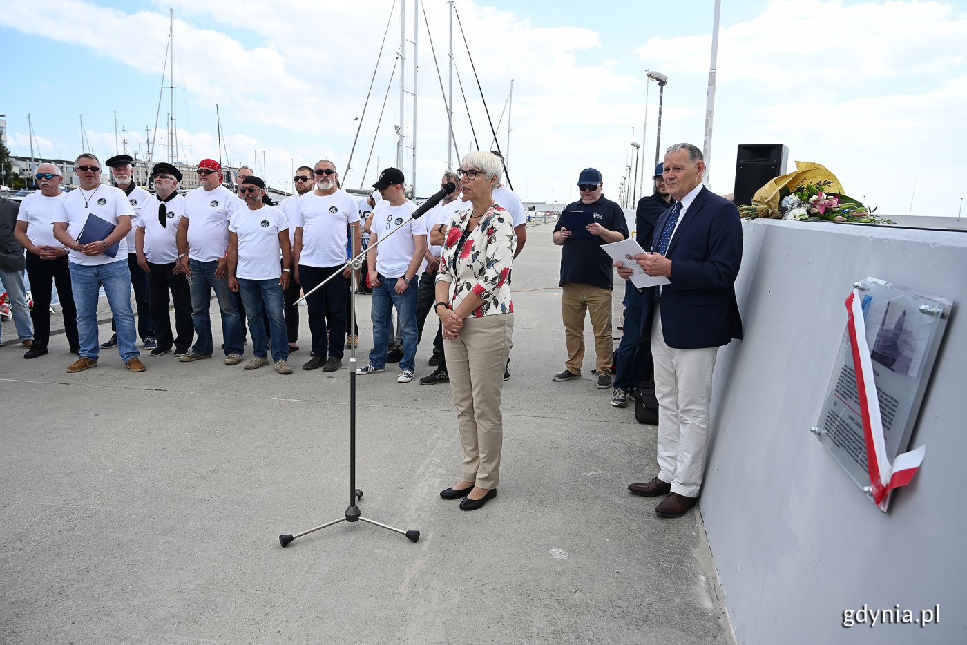 Na zdj. Joanna Zielińska, przewodnicząca Rady Miasta Gdyni w czasie odsłonięcia pamiątkowych tablic w Alei Żeglarstwa Polskiego// fot. Michał Puszczewicz