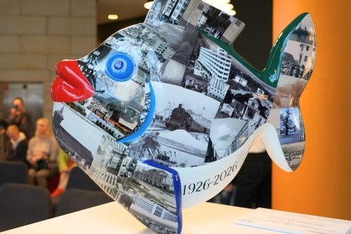 Rzeźba rybki autorstwa Filipa Jaworskiego została odsłonięta w Muzeum Miasta Gdyni (fot. Magdalena Starnawska)