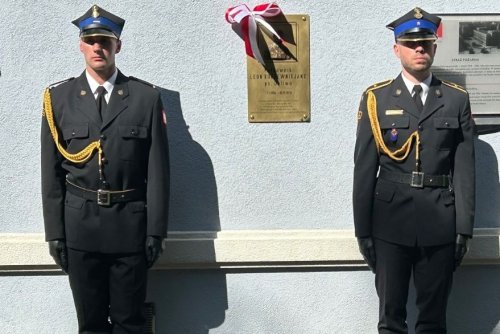 Tablica upamiętniająca pułkownika Leona Korzewnikjanca (fot. Magdalena Starnawska)