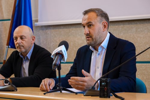 Na zdjęciu (od lewej): zastępca dyrektora MOPS-u Franciszek Bronk, wiceprezydent Tomasz Augustyniak (fot. Kamil Złoch)