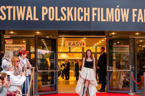Czerwony dywan to nieodłączny element gali otwarcia i zamknięcia Festiwalu Polskich Filmów Fabularnych (fot. Karol Stańczak)