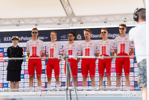 Reprezentacja Polski na 83. Tour de Pologne podczas prezentacji na pokładzie okrętu ORP „Błyskawica” (fot. Paweł Budziński)