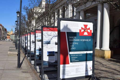 Wystawa na Krakowskim Przedmieściu w Warszawie (fot. Centralna Biblioteka Wojskowa).