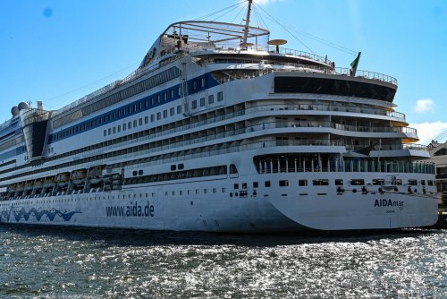 Statek wycieczkowy AIDAmar, 250 metrowy kolos wpłynął dziś do Portu Gdynia, fot. Michał Sałata