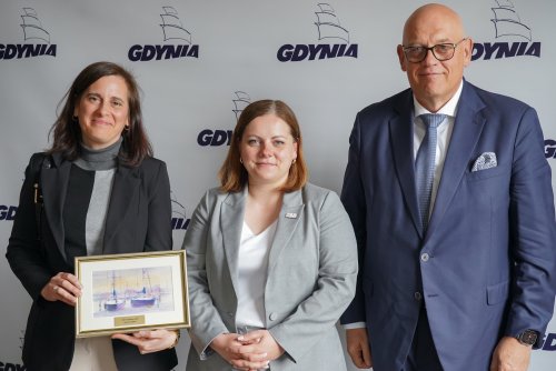Na zdjęciu (od lewej): ambasadorka Królestwa Hiszpanii Victoria Ortega, prezydent Gdyni Aleksandra Kosiorek, konsul honorowy Hiszpanii w Gdańsku Maciej Dobrzyniecki (fot. Magdalena Starnawska)